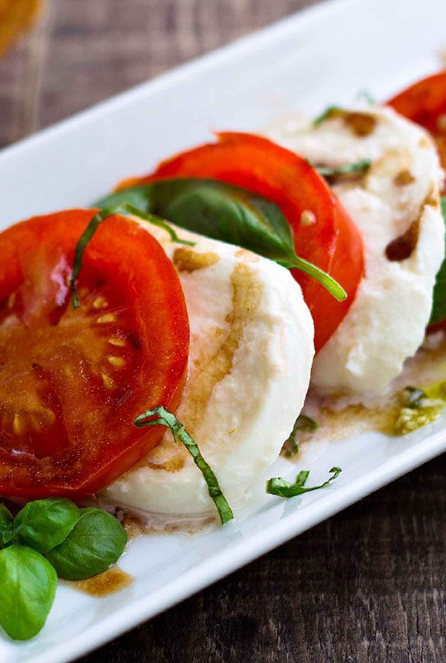 Caprese Salad with Pesto Dressing - #recipe by #eatwell101 - https://www.eatwell101.com/caprese-salad-recipe