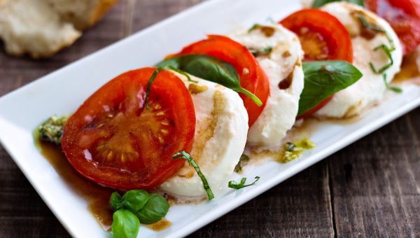 Caprese Salad with Pesto Dressing - #recipe by #eatwell101 - https://www.eatwell101.com/caprese-salad-recipe