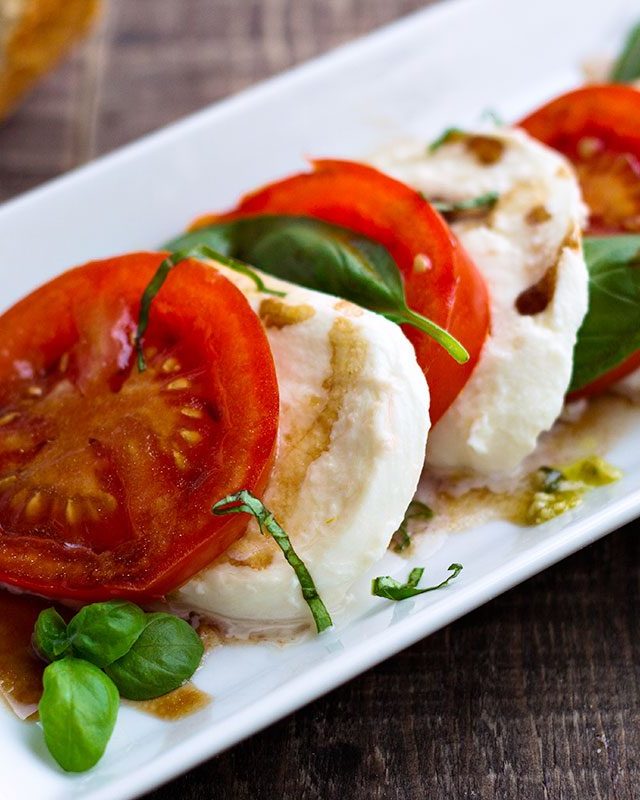 Caprese Salad with Pesto Dressing - #recipe by #eatwell101 - https://www.eatwell101.com/caprese-salad-recipe