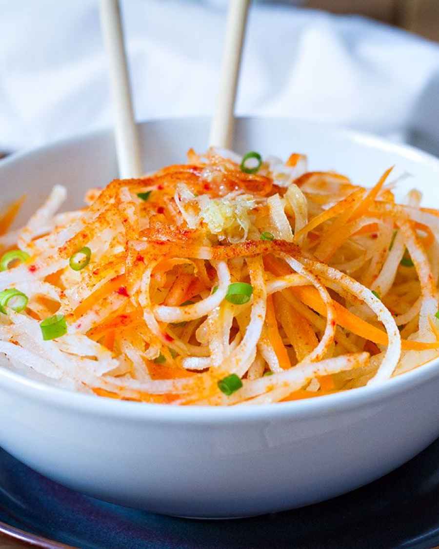 Carrot and Daikon Noodle Salad - #recipe by #eatwell101 - https://www.eatwell101.com/carrot-daikon-salad-recipe