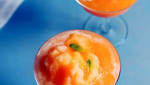 Frozen Cantaloupe Margarita - #recipe by #eatwell101 - https://www.eatwell101.com/frozen-cantaloupe-margarita-recipe