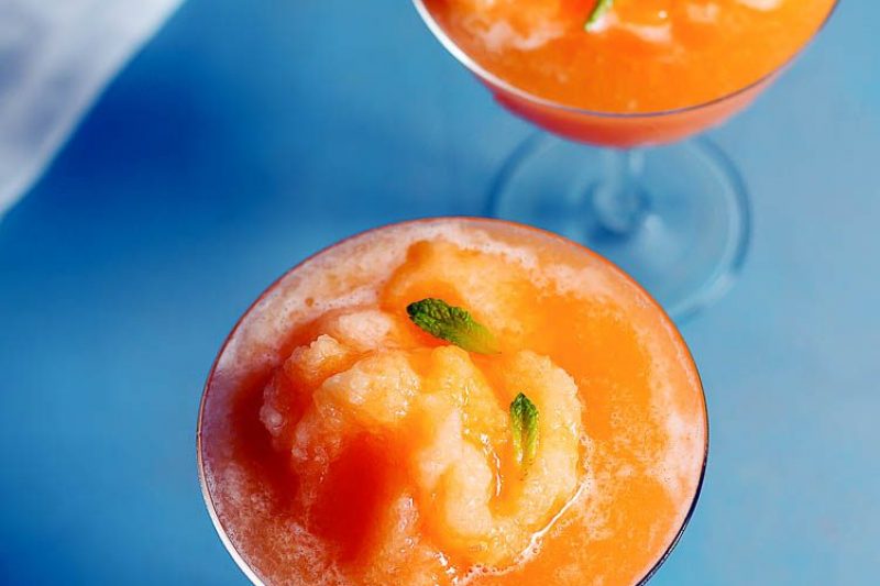 Frozen Cantaloupe Margarita - #recipe by #eatwell101 - https://www.eatwell101.com/frozen-cantaloupe-margarita-recipe