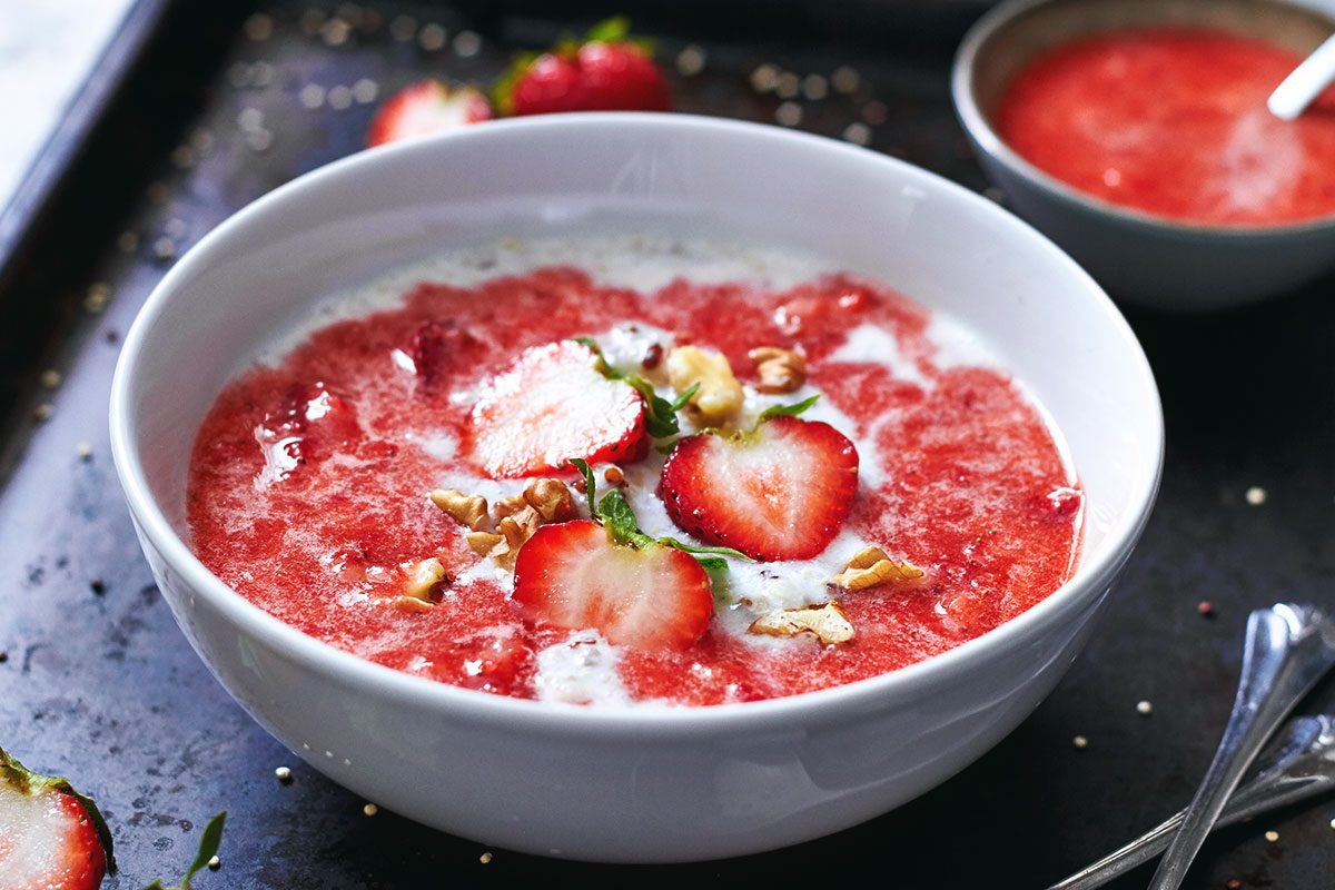 Berry-Quinoa Smoothie Bowl