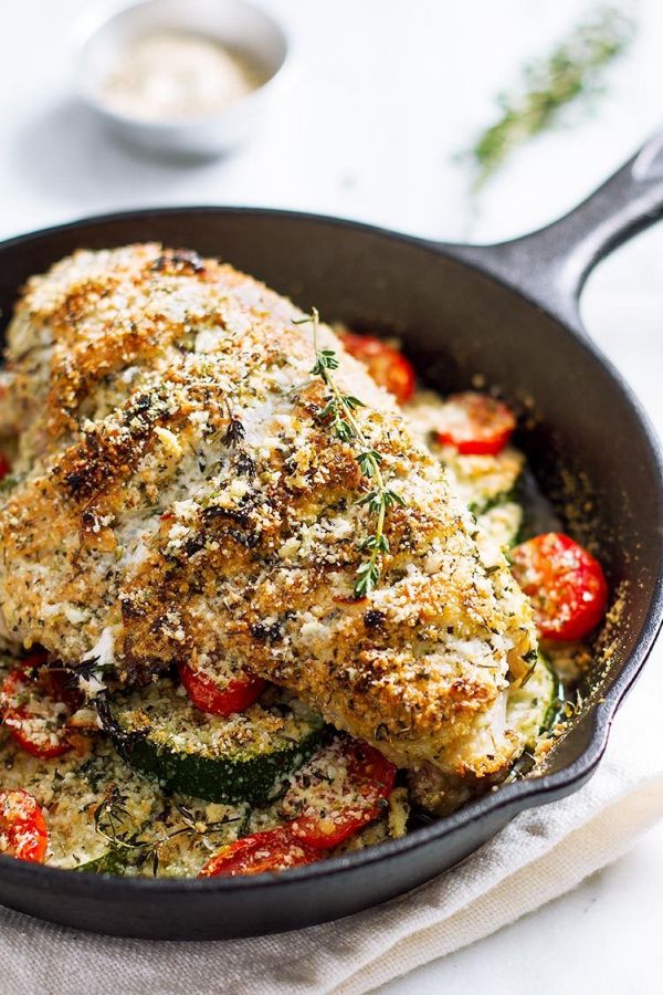 One Pan Garlic Parmesan Chicken and Zucchini - #recipe by #eatwell101 - https://www.eatwell101.com/one-pan-garlic-parmesan-chicken-recipe
