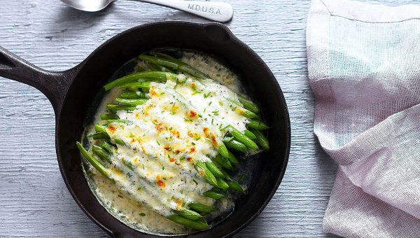 Cheesy Green Beans Casserole - #recipe by #eatwell101 - https://www.eatwell101.com/cheesy-green-beans-casserole-recipe