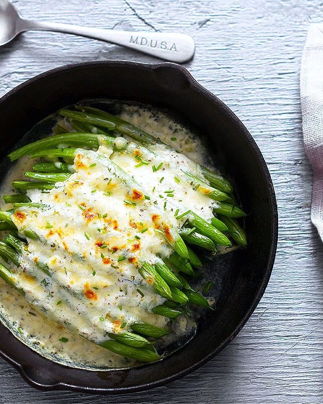 Cheesy Green Beans Casserole - #recipe by #eatwell101 - https://www.eatwell101.com/cheesy-green-beans-casserole-recipe