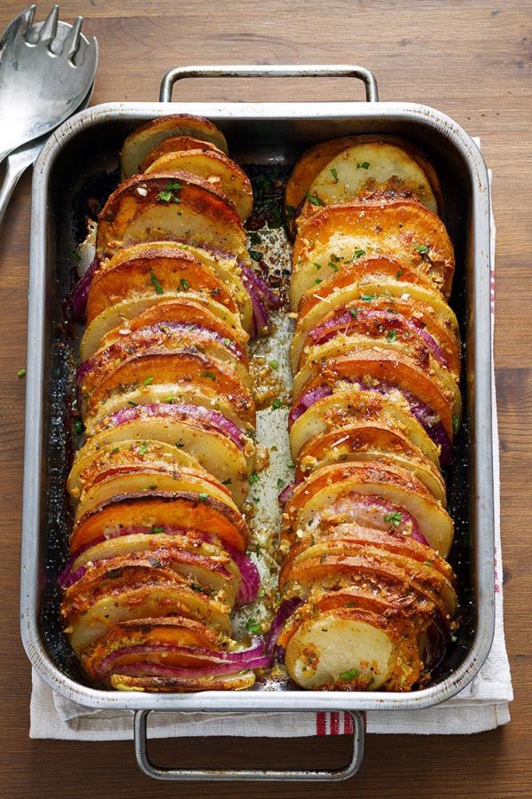 Garlic Parmesan Roasted Potatoes - #recipe by #eatwell101 - https://www.eatwell101.com/garlic-parmesan-roasted-potatoes-recipe