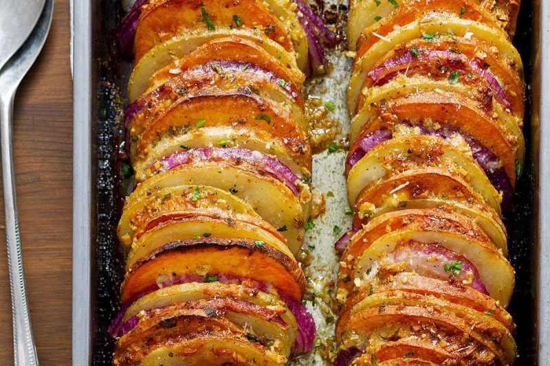 Garlic Parmesan Roasted Potatoes - #recipe by #eatwell101 - https://www.eatwell101.com/garlic-parmesan-roasted-potatoes-recipe