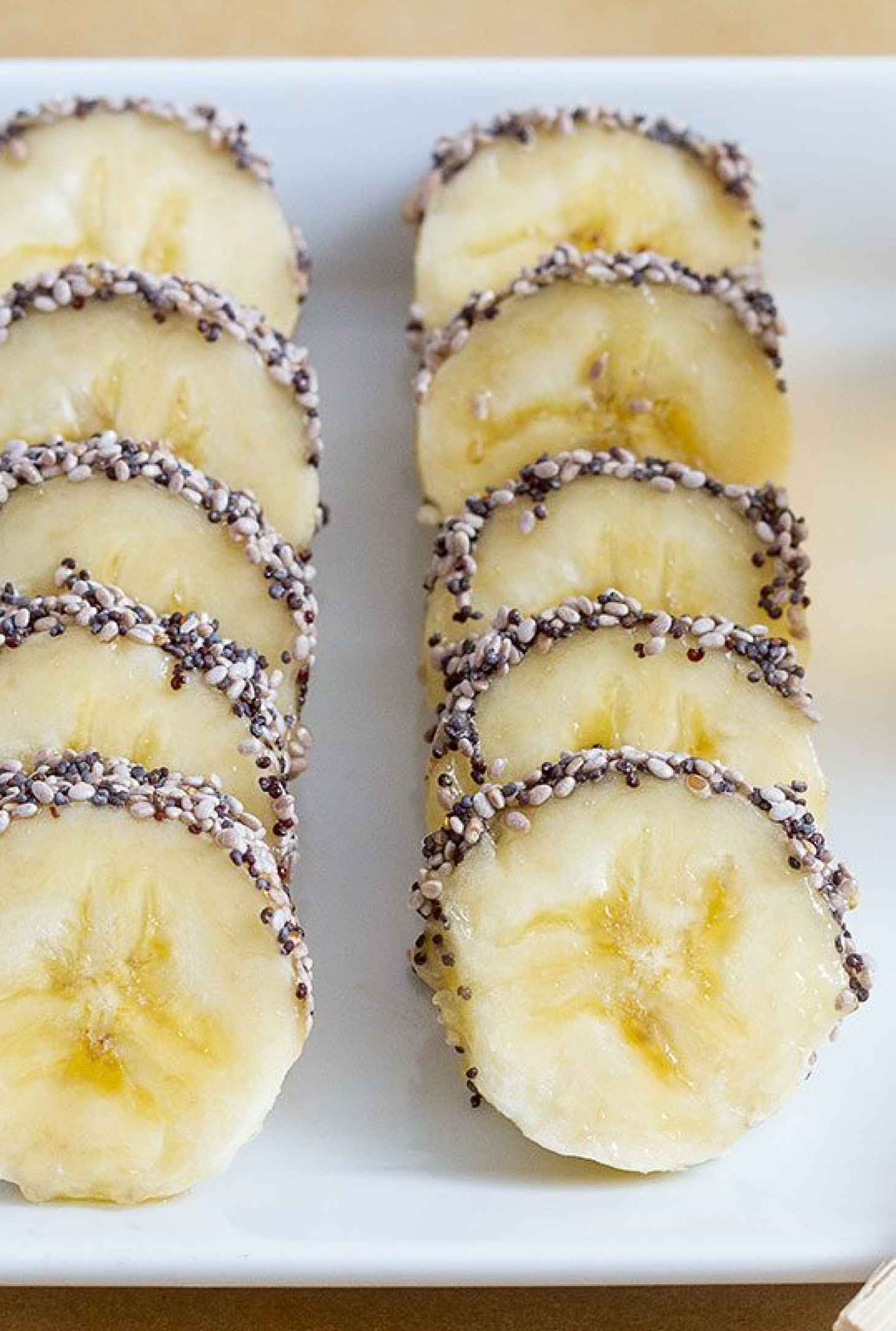 Banana Chia Seeds Sushis - #recipe by #eatwell101 - https://www.eatwell101.com/chia-seeds-banana-sushis-recipe