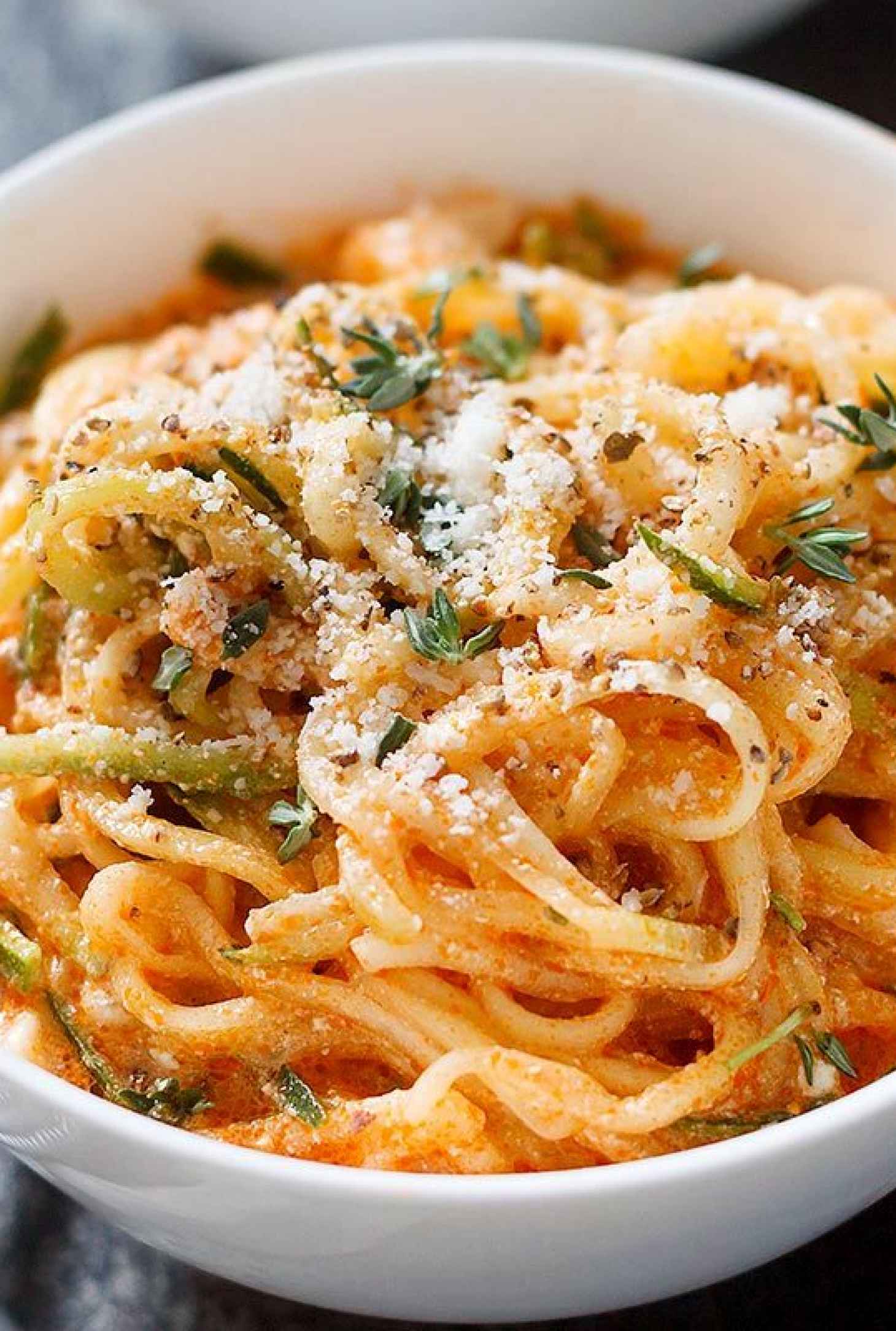 Zucchini Noodles in Creamy Tomato Sauce - #recipe by #eatwell101 - https://www.eatwell101.com/zucchini-noodles-in-garlic-tomato-cream-sauce-recipe