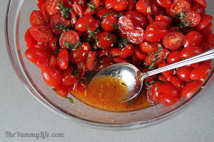 Easy, Fresh, No-Cook Pasta Sauce with Cherry Tomatoes
