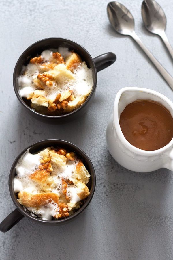 Marshmallow French Toast Mug with Caramel Sauce - #recipe by #eatwell101 - https://www.eatwell101.com/french-toast-in-a-mug-recipe