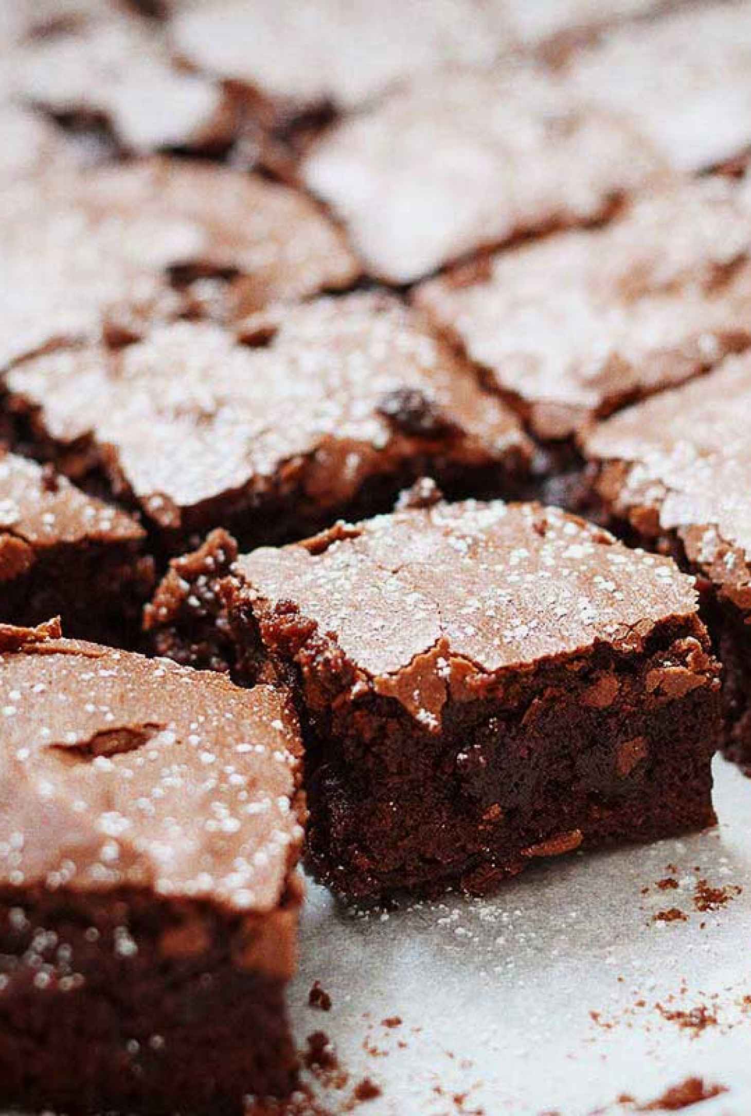 Best Fudgy Chocolate Brownie - #recipe by #eatwell101 - https://www.eatwell101.com/fudgy-chocolate-brownie