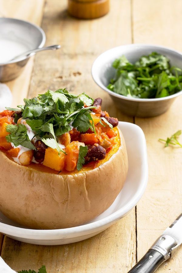 Chili Stuffed Butternut Squash - #recipe by #eatwell101 - https://www.eatwell101.com/chili-stuffed-butternut-squash-recipe