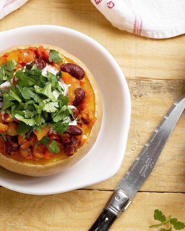 Chili Stuffed Butternut Squash - #recipe by #eatwell101 - https://www.eatwell101.com/chili-stuffed-butternut-squash-recipe