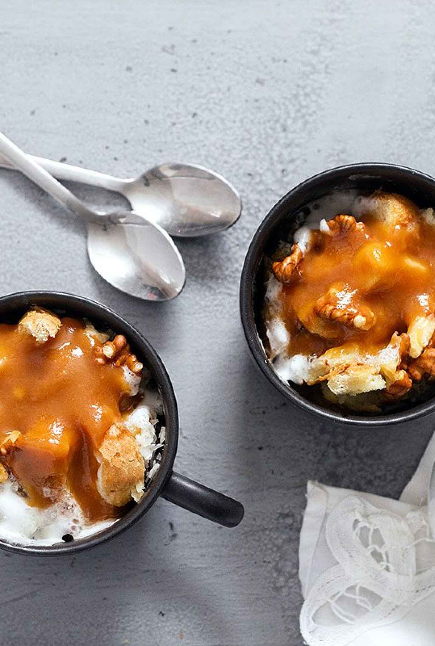 Marshmallow French Toast Mug with Caramel Sauce - #recipe by #eatwell101 - https://www.eatwell101.com/french-toast-in-a-mug-recipe