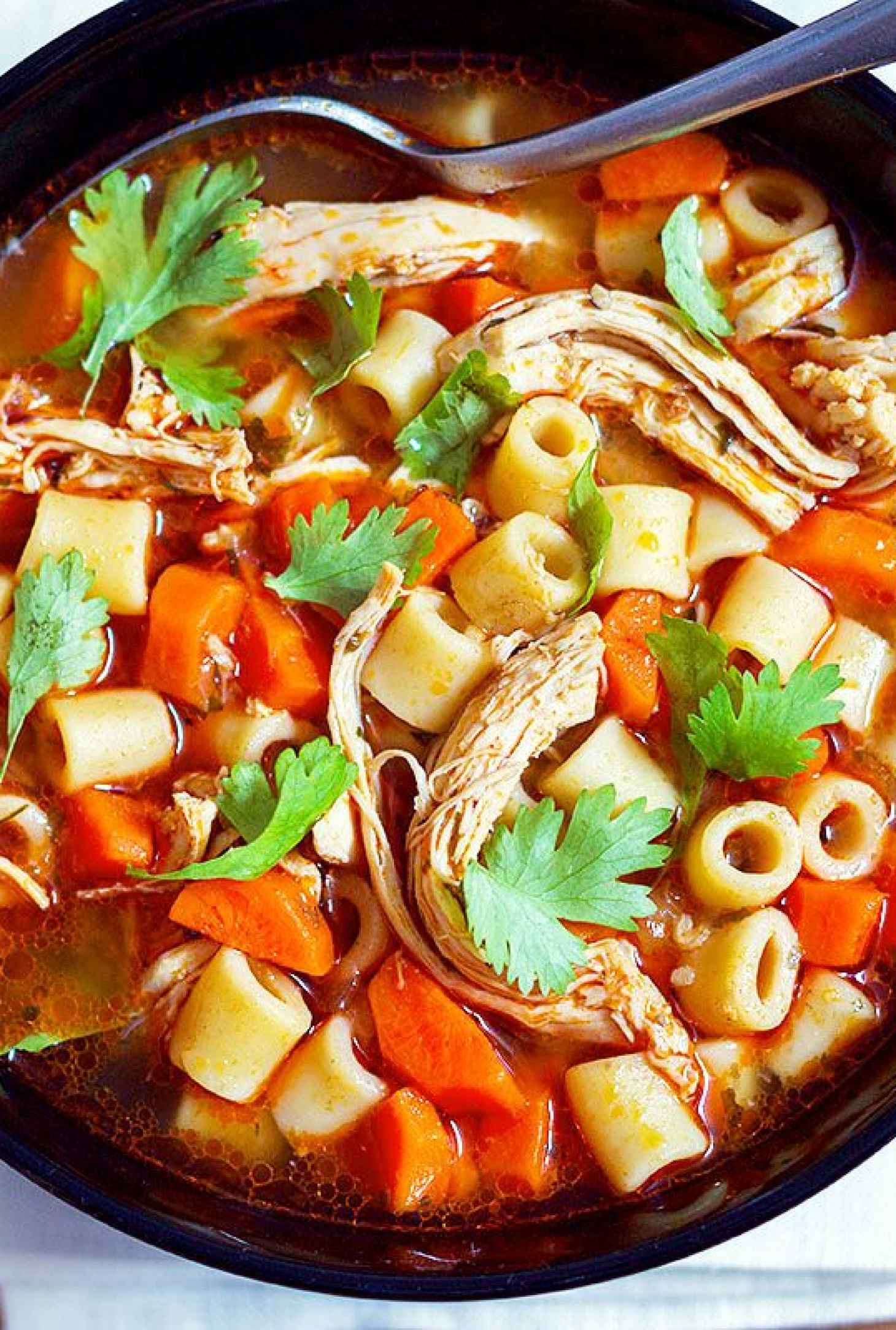 Spicy Chicken Pasta Soup - #recipe by #eatwell101 - https://www.eatwell101.com/spicy-chicken-pasta-soup-recipe