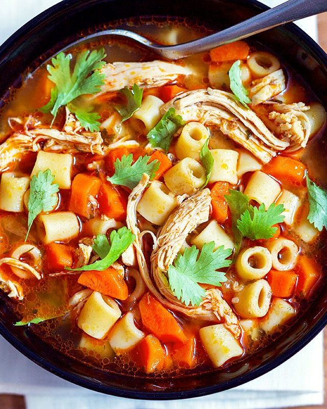 Spicy Chicken Pasta Soup - #recipe by #eatwell101 - https://www.eatwell101.com/spicy-chicken-pasta-soup-recipe