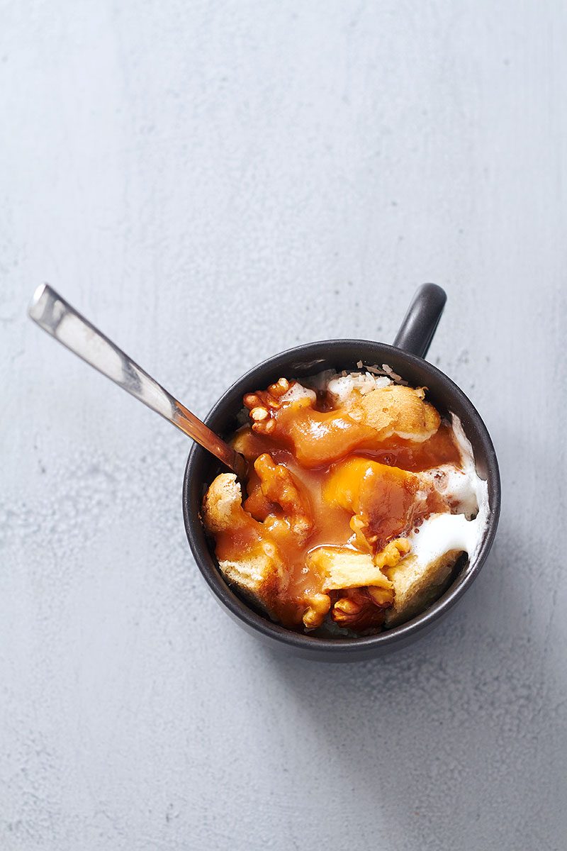 With gooey marshmallow, crunchy walnuts and a creamy caramel sauce, it's so quick to make, like a cross between French toast and a mug cake