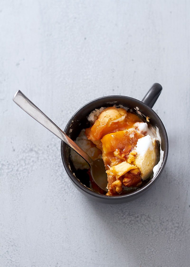 With gooey marshmallow, crunchy walnuts and a creamy caramel sauce, it's so quick to make, like a cross between French toast and a mug cake