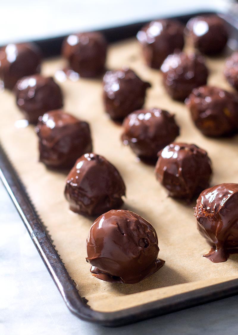 Fudgy Pumpkin Ginger Chocolate Bites Recipe Eatwell101 fudgy-pumpkin-ginger-chocolate-bites-recipe-eatwell101