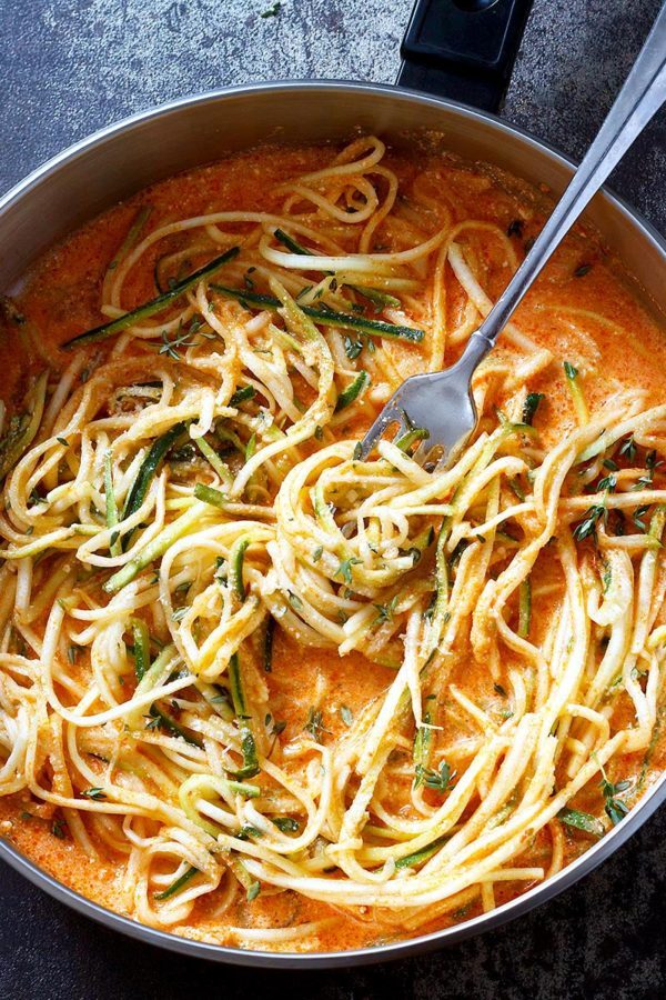 Zucchini Noodles in Creamy Tomato Sauce - #recipe by #eatwell101 - https://www.eatwell101.com/zucchini-noodles-in-garlic-tomato-cream-sauce-recipe
