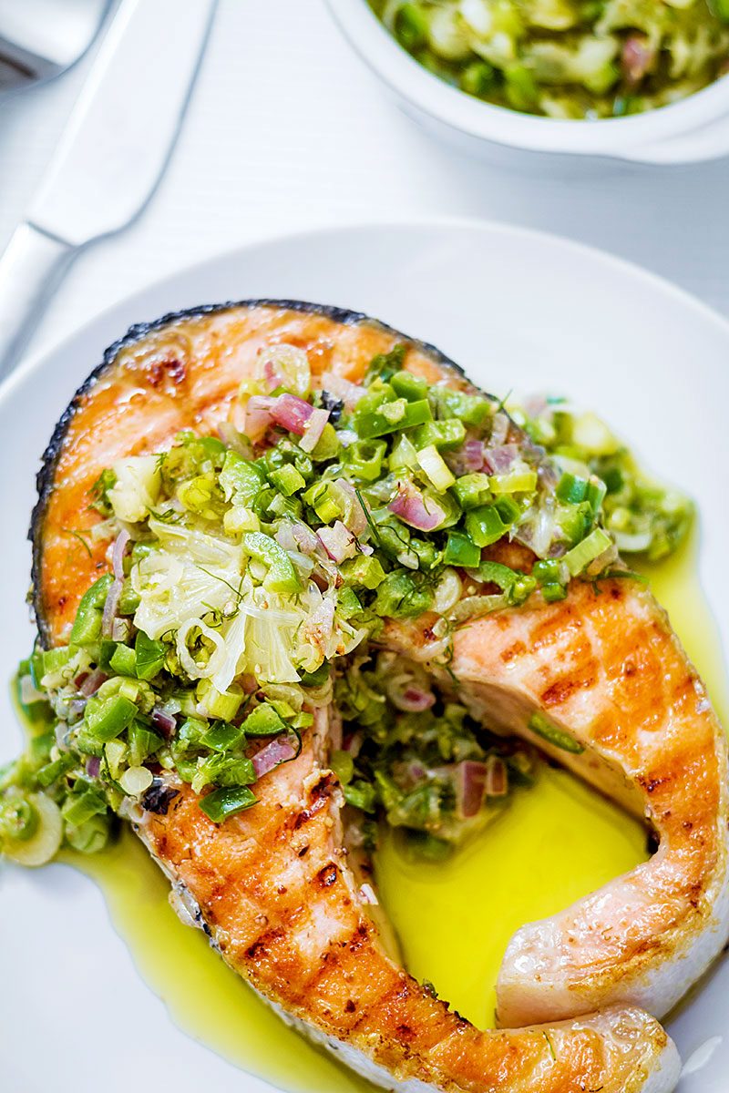 Grilled Salmon Steaks with Citrusy Jalapeño Salsa - #recipe by #eatwell101 - https://www.eatwell101.com/grilled-salmon-steaks-with-jalapeno-salsa-recipe