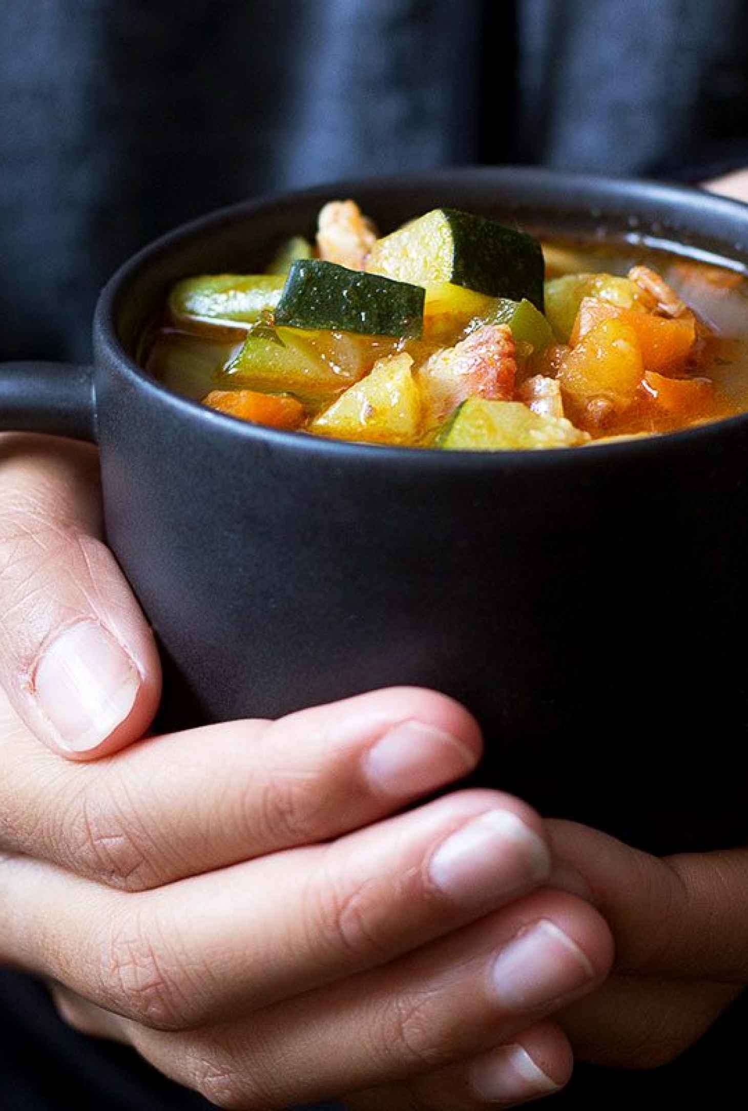 Hearty Vegetable Soup Recipe with Bacon - #recipe by #eatwell101 - https://www.eatwell101.com/hearty-vegetable-bean-bacon-soup