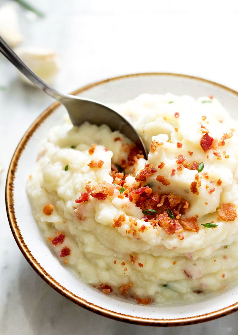 This bacon and garlic mashed potato turns out to be the perfect side dish for turkey and gravy or on your holiday table.