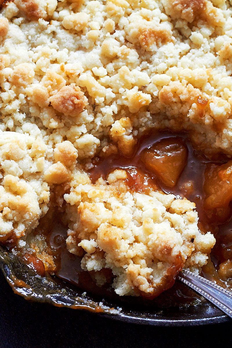 Caramel Apple Skillet Crumble Recipe — Eatwell101