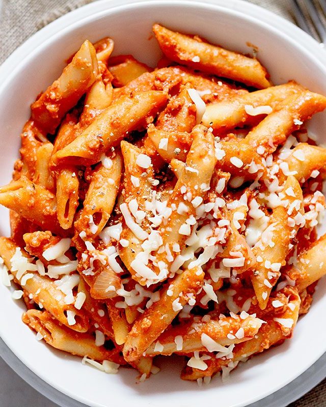 Slow Cooker Chicken Bolognese Pasta - #recipe by #eatwell101 - https://www.eatwell101.com/slow-cooker-chicken-bolognese-pasta-recipe
