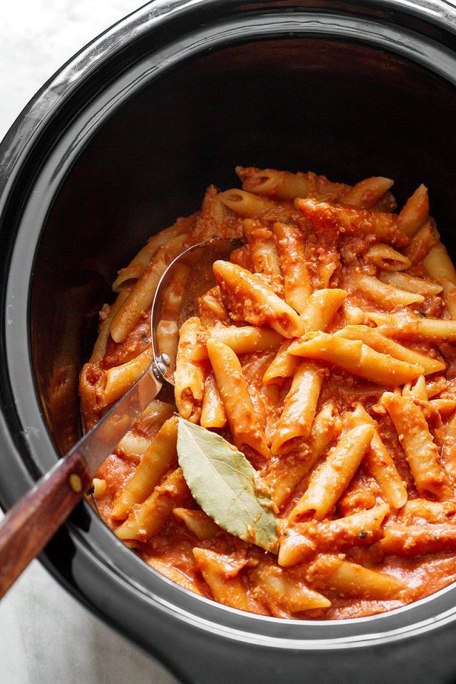 Slow Cooker Chicken Bolognese Pasta