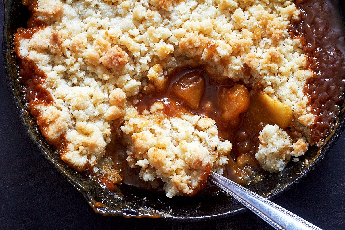 Caramel Apple Skillet Crumble