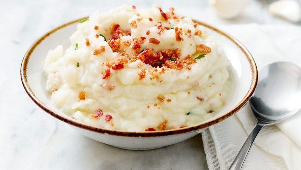Bacon Garlic Parmesan Mashed Potatoes - #recipe by #eatwell101 - https://www.eatwell101.com/bacon-garlic-parmesan-mashed-potatoes-recipe