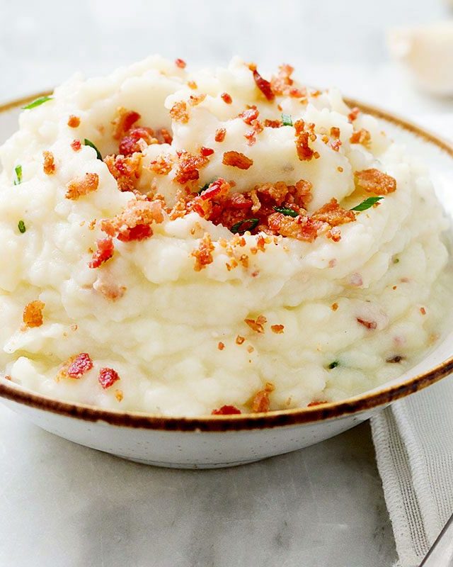 Garlic Parmesan Mashed Potatoes - #recipe by #eatwell101 - https://www.eatwell101.com/bacon-garlic-parmesan-mashed-potatoes-recipe