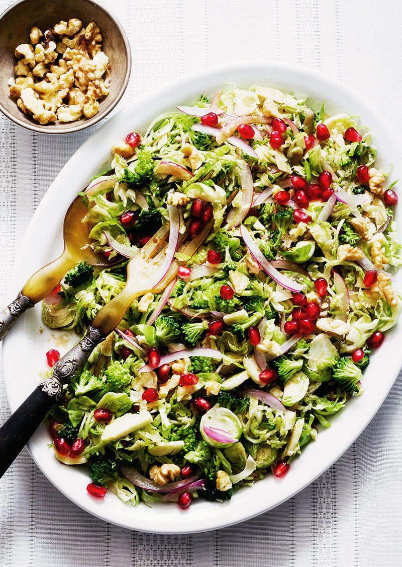 Broccoli Brussels Sprout Salad with Honey Dijon Vinaigrette - #recipe by #eatwell101 - https://www.eatwell101.com/shaved-brussels-sprout-and-broccoli-salad-recipe