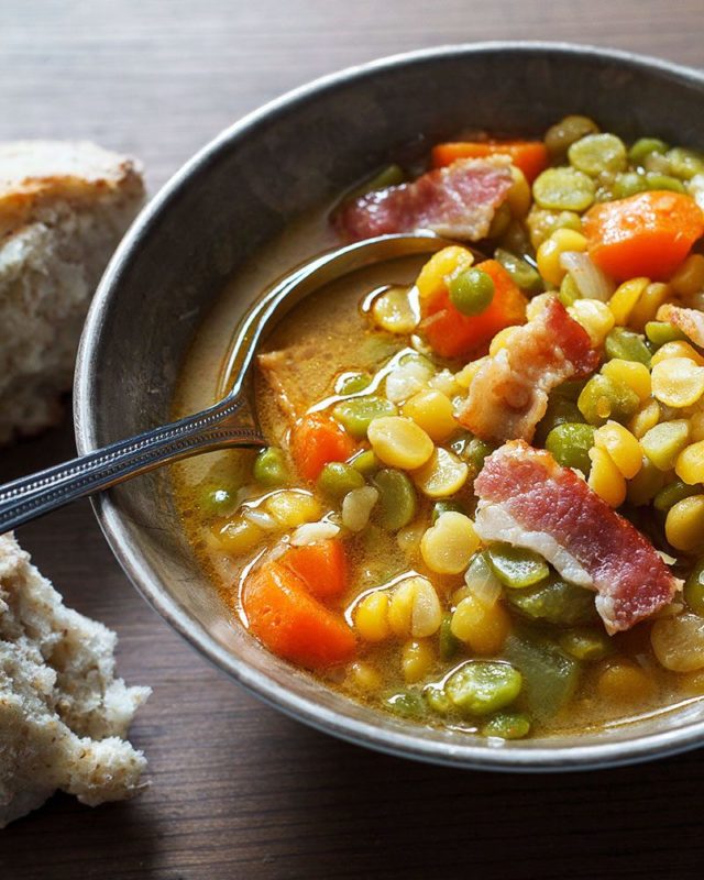 Carrots, Bacon and Split Pea Soup - #recipe by #eatwell101 - https://www.eatwell101.com/spicy-split-pea-soup-recipe