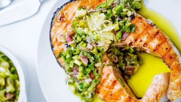 Grilled Salmon Steaks with Citrusy Jalapeño Salsa - #recipe by #eatwell101 - https://www.eatwell101.com/grilled-salmon-steaks-with-jalapeno-salsa-recipe