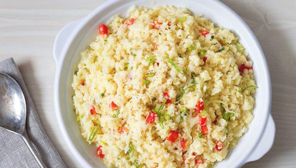 Parmesan Cauliflower Fried Rice (Low-Carb) - #recipe by #eatwell101 - https://www.eatwell101.com/low-carb-cauliflower-fried-rice-recipe