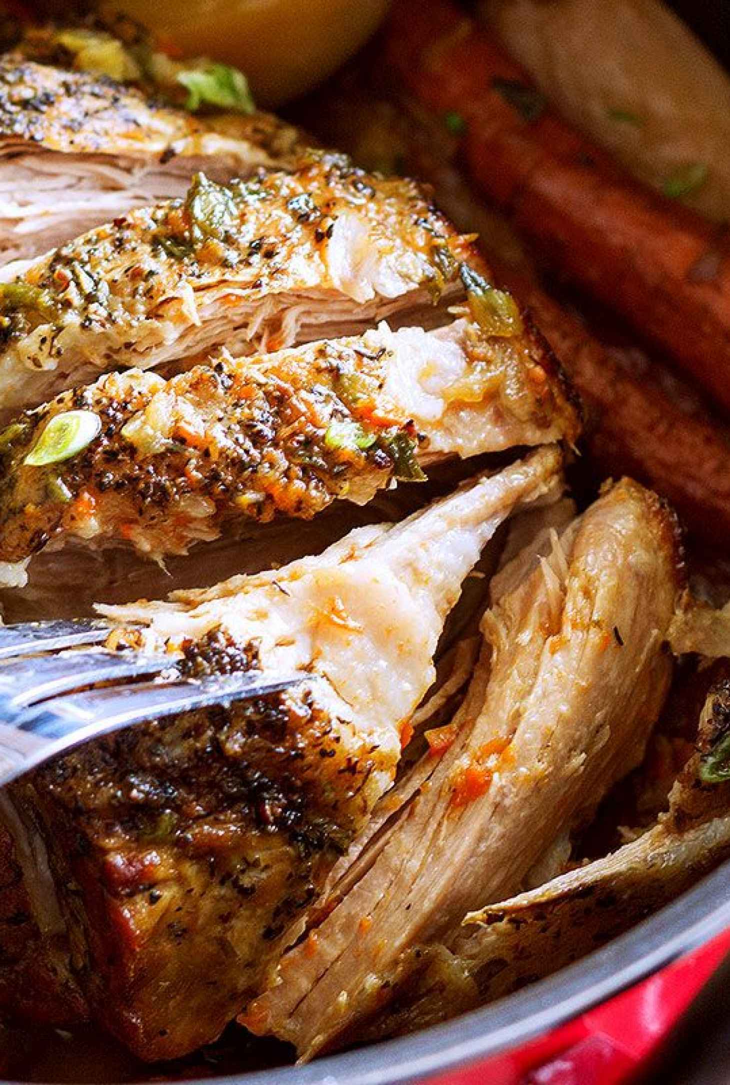 One-Pot Pork Roast with Garlic, Carrot and Potato - #recipe by #eatwell101 - https://www.eatwell101.com/one-pot-pork-roast-recipe