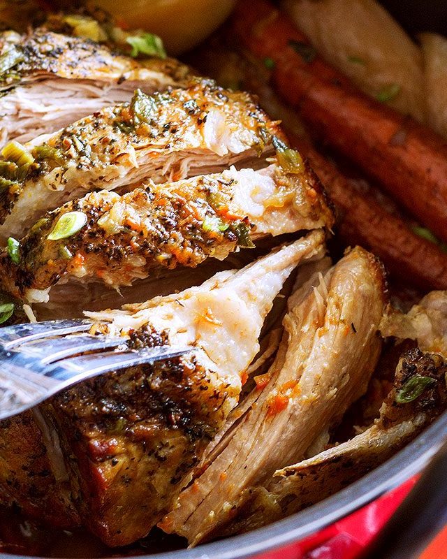 One-Pot Pork Roast with Garlic, Carrot and Potato - #recipe by #eatwell101 - https://www.eatwell101.com/one-pot-pork-roast-recipe