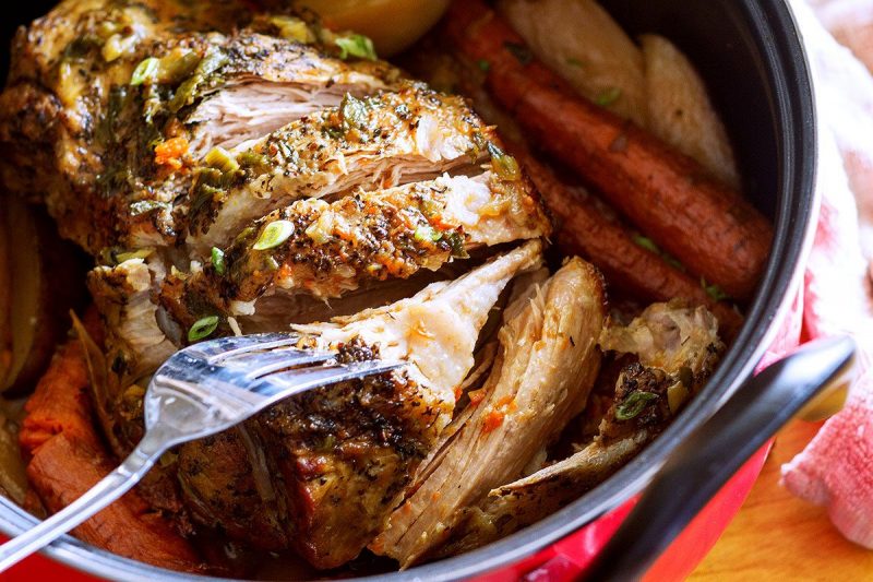 One-Pot Pork Roast with Garlic, Carrot and Potato - #recipe by #eatwell101 - https://www.eatwell101.com/one-pot-pork-roast-recipe