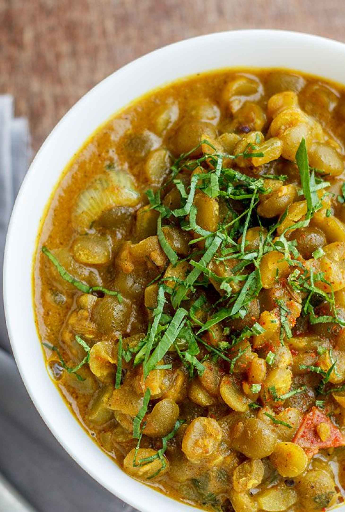 Crockpot Split Pea Soup - #recipe by #eatwell101 - https://www.eatwell101.com/crockpot-split-pea-soup-recipe