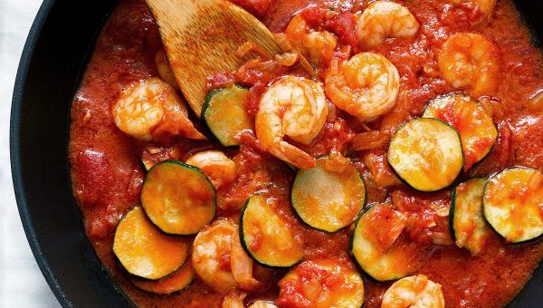 Garlic Tomato Zucchini Shrimp Stir-fry - #recipe by #eatwell101 - https://www.eatwell101.com/zucchini-shrimp-tomato-pasta-sauce-recipe