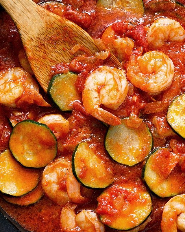 Garlic Tomato Zucchini Shrimp Stir-fry - #recipe by #eatwell101 - https://www.eatwell101.com/zucchini-shrimp-tomato-pasta-sauce-recipe