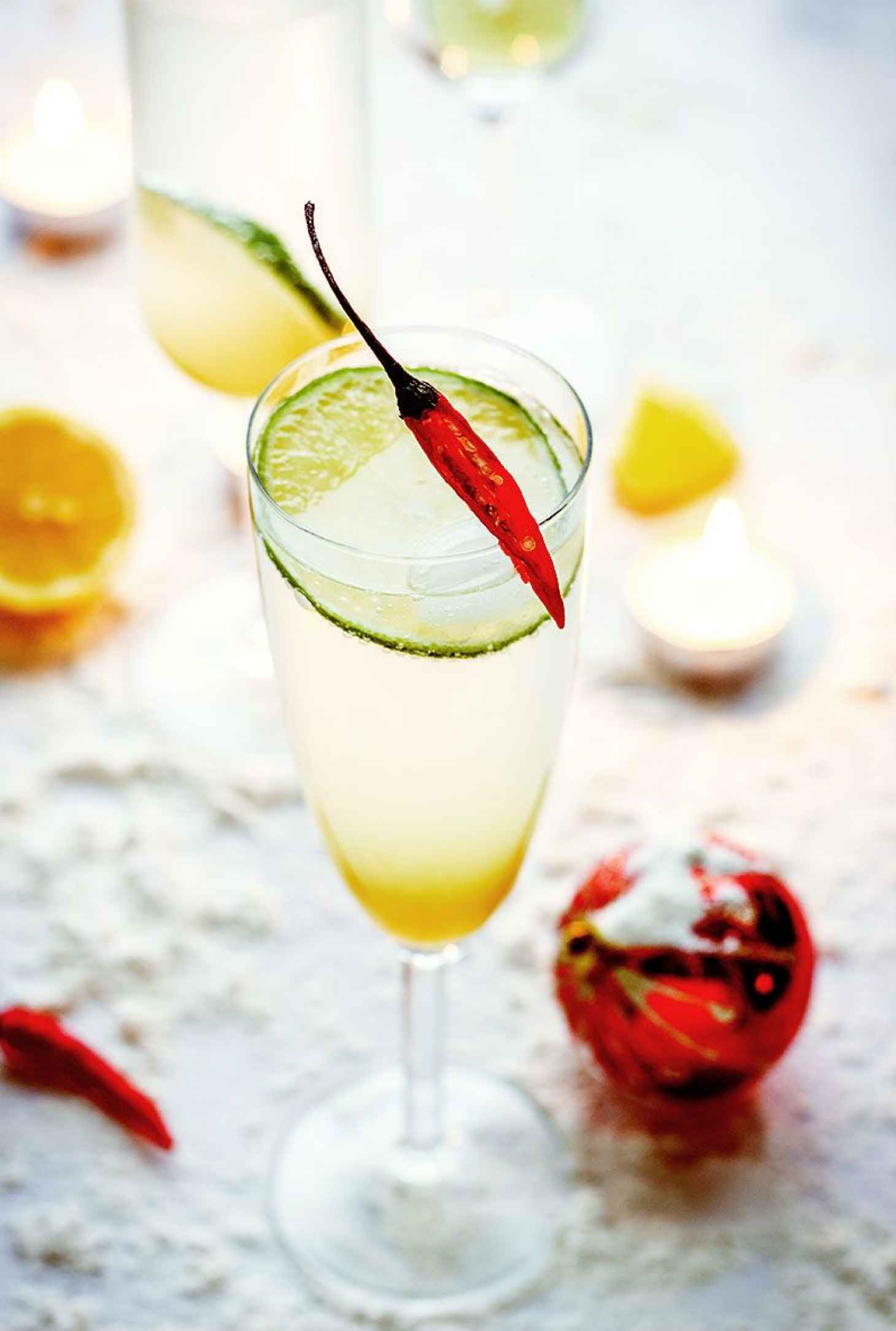 The Ultimate Holiday Green Apple Cocktail - #recipe by #eatwell101 - https://www.eatwell101.com/apple-lemonade-cocktail-recipe