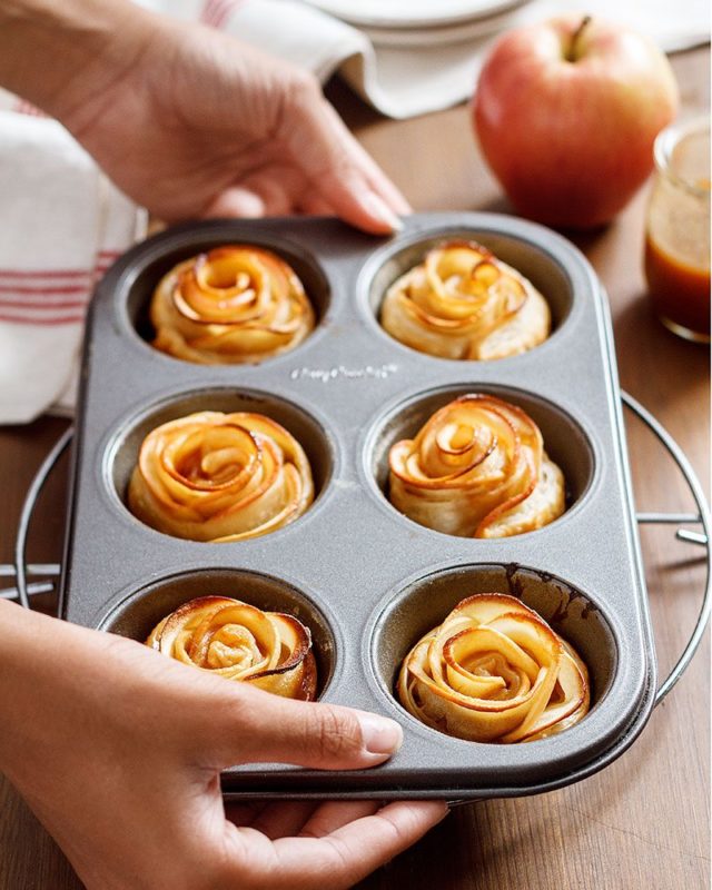 Baked Apple Rose Tarts - #recipe by #eatwell101 - https://www.eatwell101.com/apple-rose-tarts-recipe