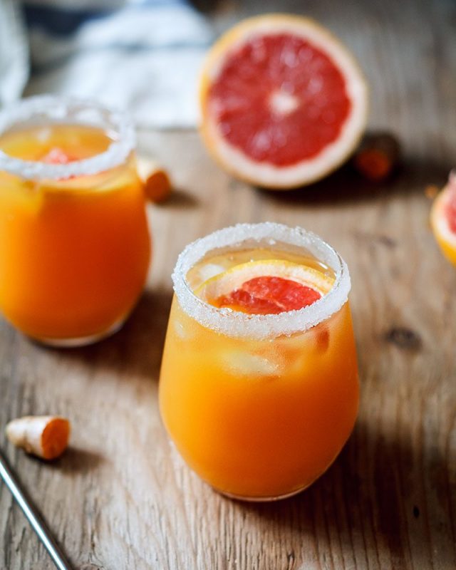 The Ginger Turmeric Mocktail That Keeps Your Body Optimized - #recipe by #eatwell101 - https://www.eatwell101.com/turmeric-ginger-grapefruit-mocktail-recipe