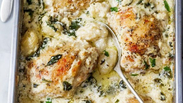 Baked Chicken Gnocchi with Garlic Asiago Cream Sauce - #recipe by #eatwell101 - https://www.eatwell101.com/chicken-gnocchi-garlic-asiago-sauce-recipe