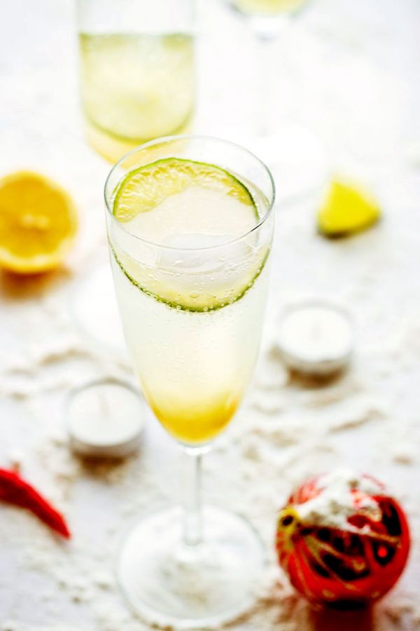 The Ultimate Holiday Green Apple Cocktail - #recipe by #eatwell101 - https://www.eatwell101.com/apple-lemonade-cocktail-recipe